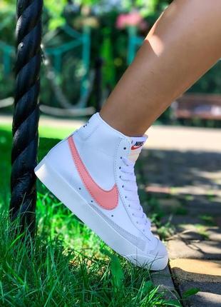 Високі шкіряні жіночі кросівки nike. колір білий з кораловим.3 фото