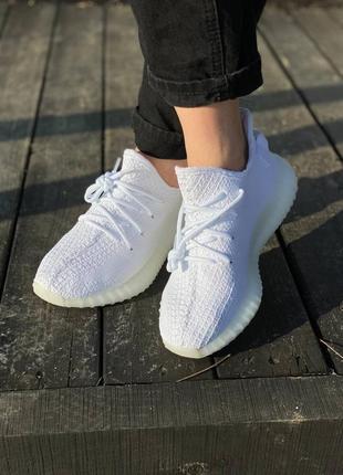 Кроссовки adidas yeezy