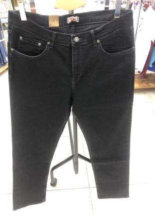 Чоловічі чорні джинси levi's1 фото