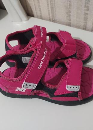 Босоніжки на дівчинку