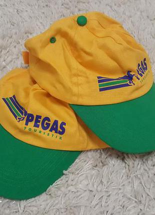 Яркая кепка, с регулируемым размером