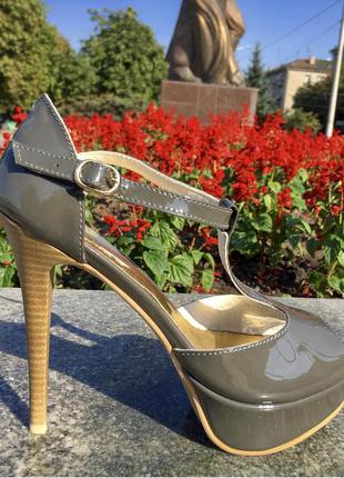 Классические лаковые босоножки 👡 в наличии
