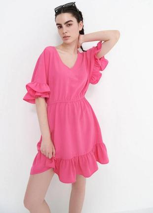 Разные цвета! легкое летнее розовое платье мини до колен с рюшами с воланом расклешенное1 фото