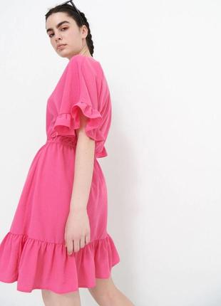 Разные цвета! легкое летнее розовое платье мини до колен с рюшами с воланом расклешенное4 фото