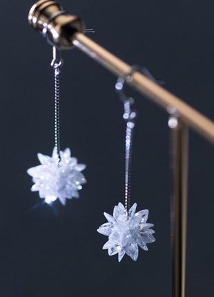 Сережки срібні з гірського кришталю сніжинки, довгі сережки з петлею, срібло 925 проби