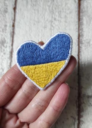 Україна, прапор, символіка. брошь ручной работы, брошка сердце, вышита гладью