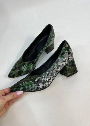 Ексклюзивні туфлі човники італійська шкіра рептилія зелені1 фото