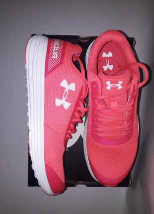 Яркие крутые кроссовки under armour ggs surge rn р. 36-36,5 оригинал распродажа8 фото