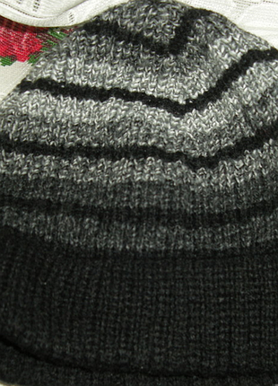 Шапка вязаная черно-серо-белая-45грн.