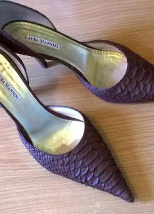 Статусные полностью кожаные туфли 39,5 р. laura mannini цвет тауп фактура ретилия5 фото