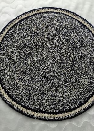 Вязаный коврик, ручная работа