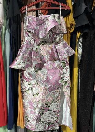 Структурированное платье -бандо с баской в цветочный принт5 фото