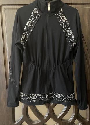 Класна, водолазка, спереду, на замочку.