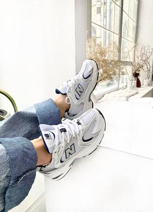 New balance 530 silver трендові жіночі кросівки баланс з сіточкою срібні білі весна літо осінь жіночі кросівки з сіткою тренд білі сріблясті3 фото