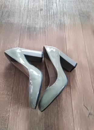 Класичні туфлі сіро-бежевого кольору від indiana 36 розмір3 фото