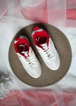 Шикарные кроссовки белые с красным на толстой подошве спортивные кеды на шнурках3 фото
