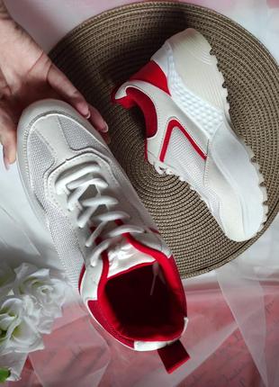 Шикарные кроссовки белые с красным на толстой подошве спортивные кеды на шнурках4 фото