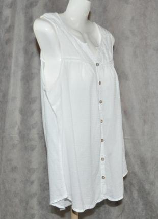 Белая летняя женская блуза mantaray на пуговицах.