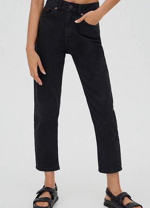 Mom чёрные джинсы бананы pull&bear