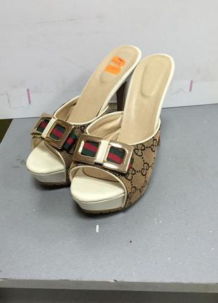 Шльопанці жіночі на високих підборах і платформі з принтом під gucci розміри:37,38,39