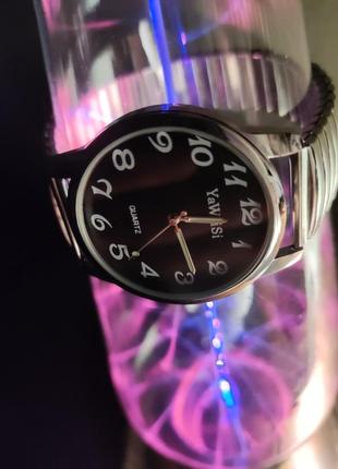 Часы кварцевые yаweisi big на браслете резинка1 фото