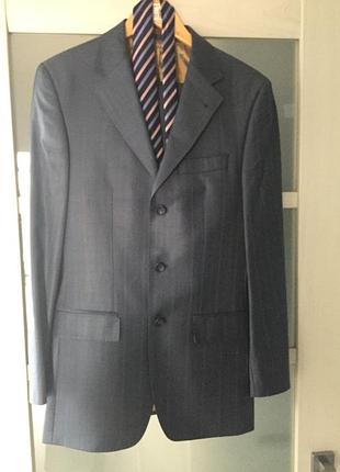 Фірмовий італійський чоловічий костюм