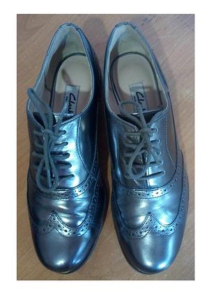 Стильні шкіряні туфлі для дівчинки від бренду clarks, р. 36-36,5 код t3610