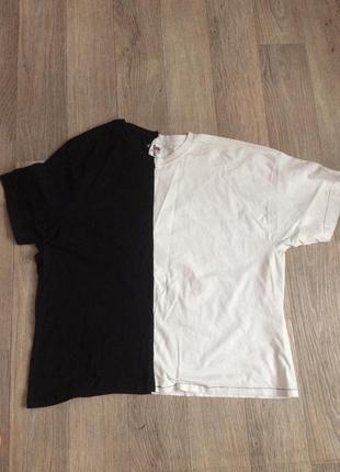 Футболка чорна з білим