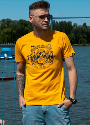 Чоловіча футболка стрейчева яскраво жовтого кольору з принтом hector