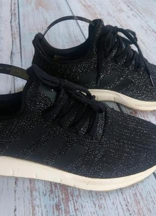 Кросівки adidas swift run3 фото