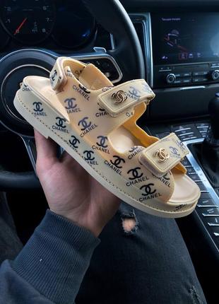 Женские сандали chanel sandals logo beige