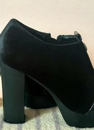 Туфлі ботильони