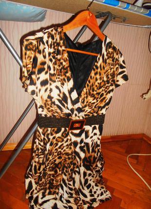 Красивое тигрисовое платье1 фото