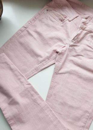 Шикарные джинсы розового цвета