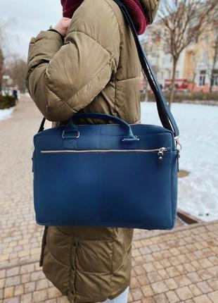 Синяя кожаная бизнес сумка с индивидуальной гравировкой