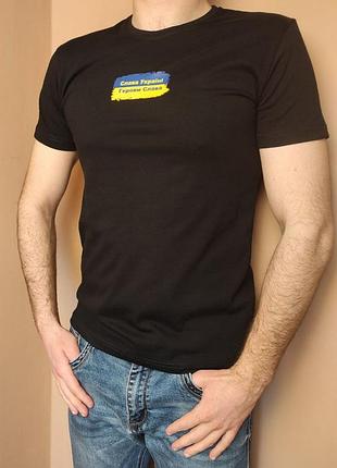 Нові футболки з символікою відмінної якості в асортименті.