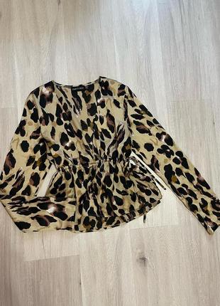 Новая блузка с баской в анималистический принт леопард нова блуза сорочка топ з баскою на затяжці1 фото