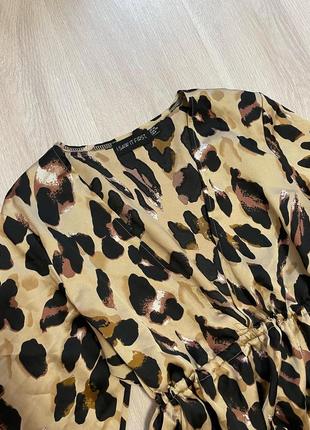 Новая блузка с баской в анималистический принт леопард нова блуза сорочка топ з баскою на затяжці7 фото