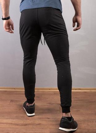 Мужские легкие спортивные беговые брюки черного цвета, на манжете7 фото