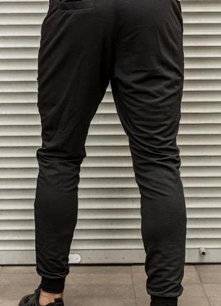 Мужские легкие спортивные беговые брюки черного цвета, на манжете3 фото