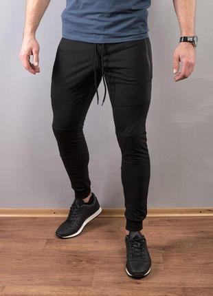 Мужские легкие спортивные беговые брюки черного цвета, на манжете4 фото
