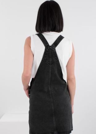 Стильный черный джинсовый сарафан с карманом модный