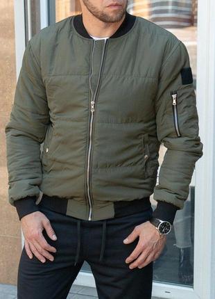 Чоловіча демісезонна куртка-бомбер кольору хакі7 фото