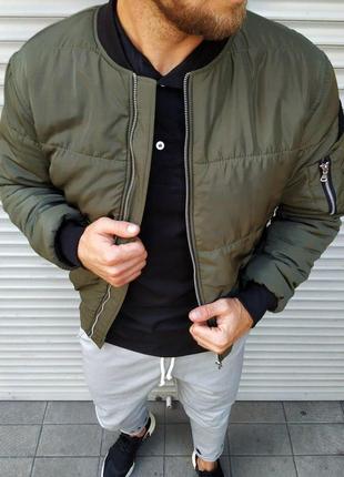 Мужская демисезонная куртка бомбер цвета хаки2 фото