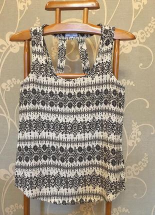 Очень красивая и стильная блузка в узорах... 100% вискоза.