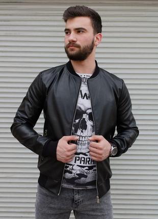 Черная классическая мужская куртка из кожзама3 фото