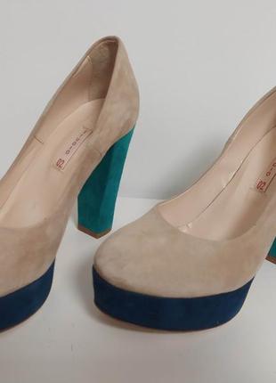 Жіночі якісні туфлі на каблуку 36,5- 37й розмір 23,5см стелька.