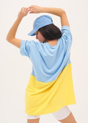 Жовто-блакитна вільна футболка4 фото