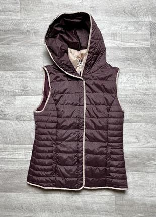 Женская жилетка фирменная м безрукавка