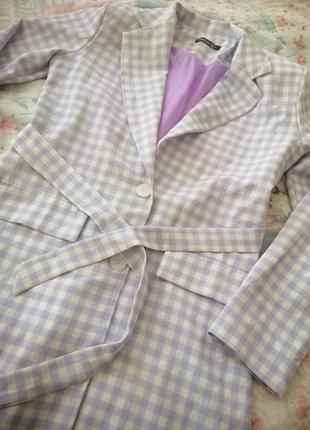 Красивый удлинённый пиджак белая + лиловая клетка, с плечиками,4 фото